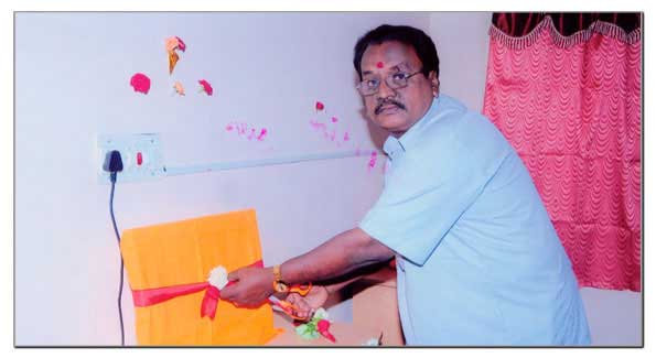 Arya Vysya Sangham President Sri. Muthyala Rangaiah inaugurates Desktop Computer at Girls Hostel